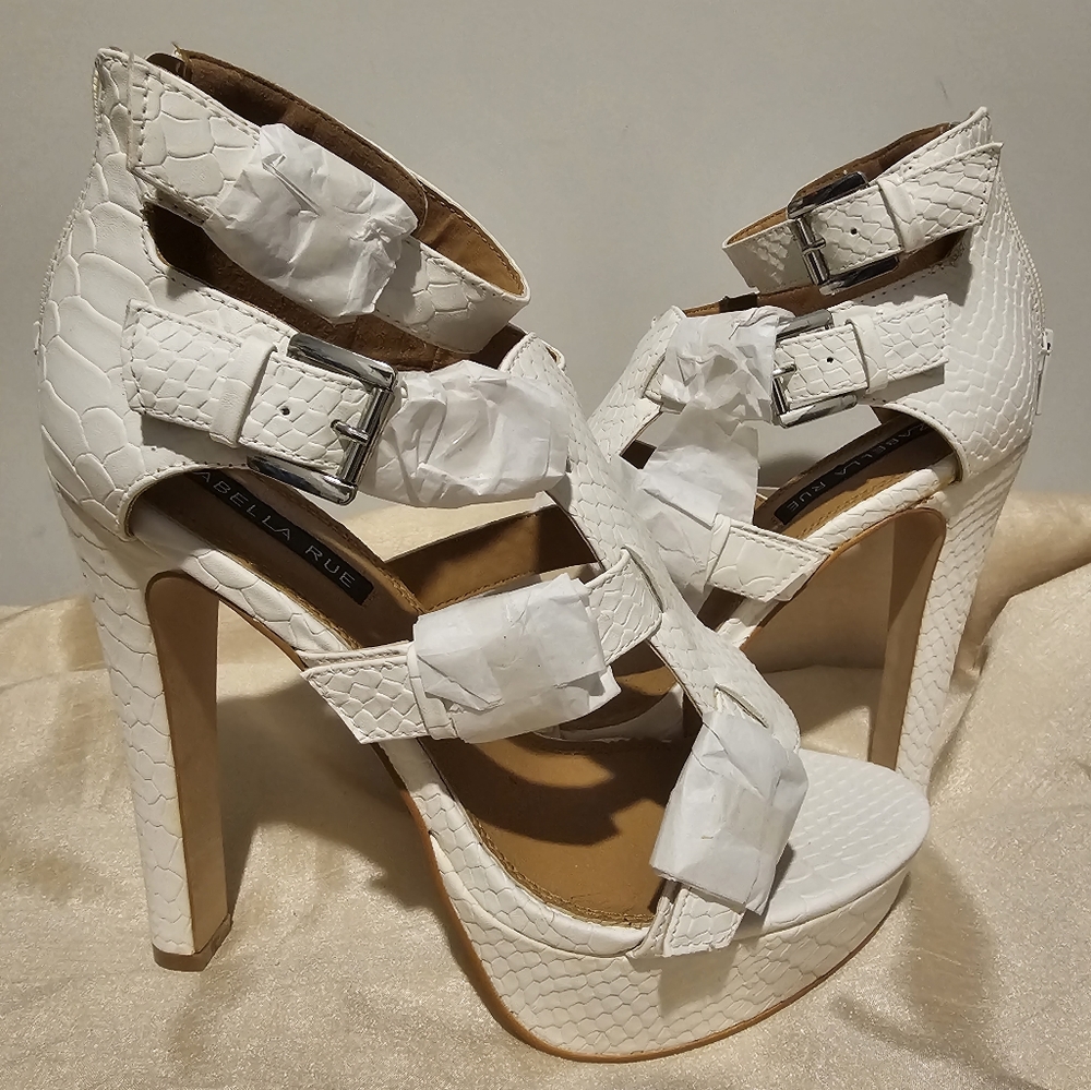 Shoedazzle White Platform Heel
